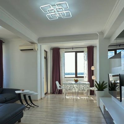 Аренда светлой 3-комнатной квартиры, 100 м², вид на озеро, Mamaia, Констанца, Румыния